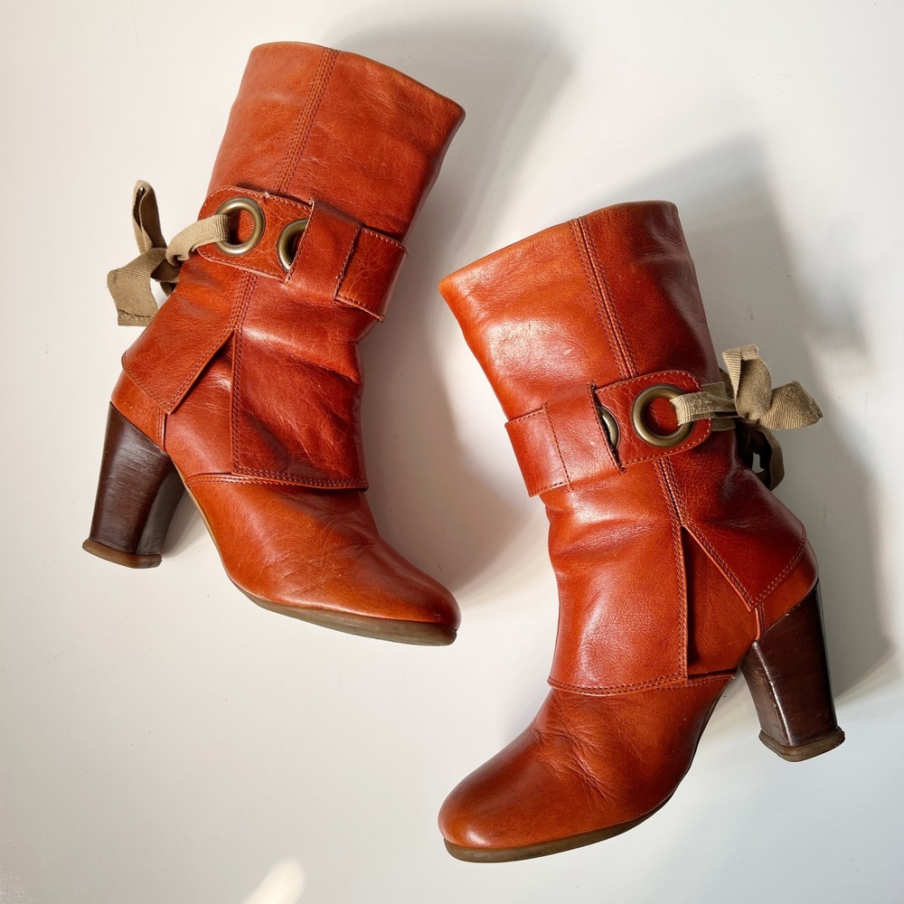 John Fluevog Sopranos Inge Orange Boots 6.5 Mid Calf Leather Grommet Ribbon Lace